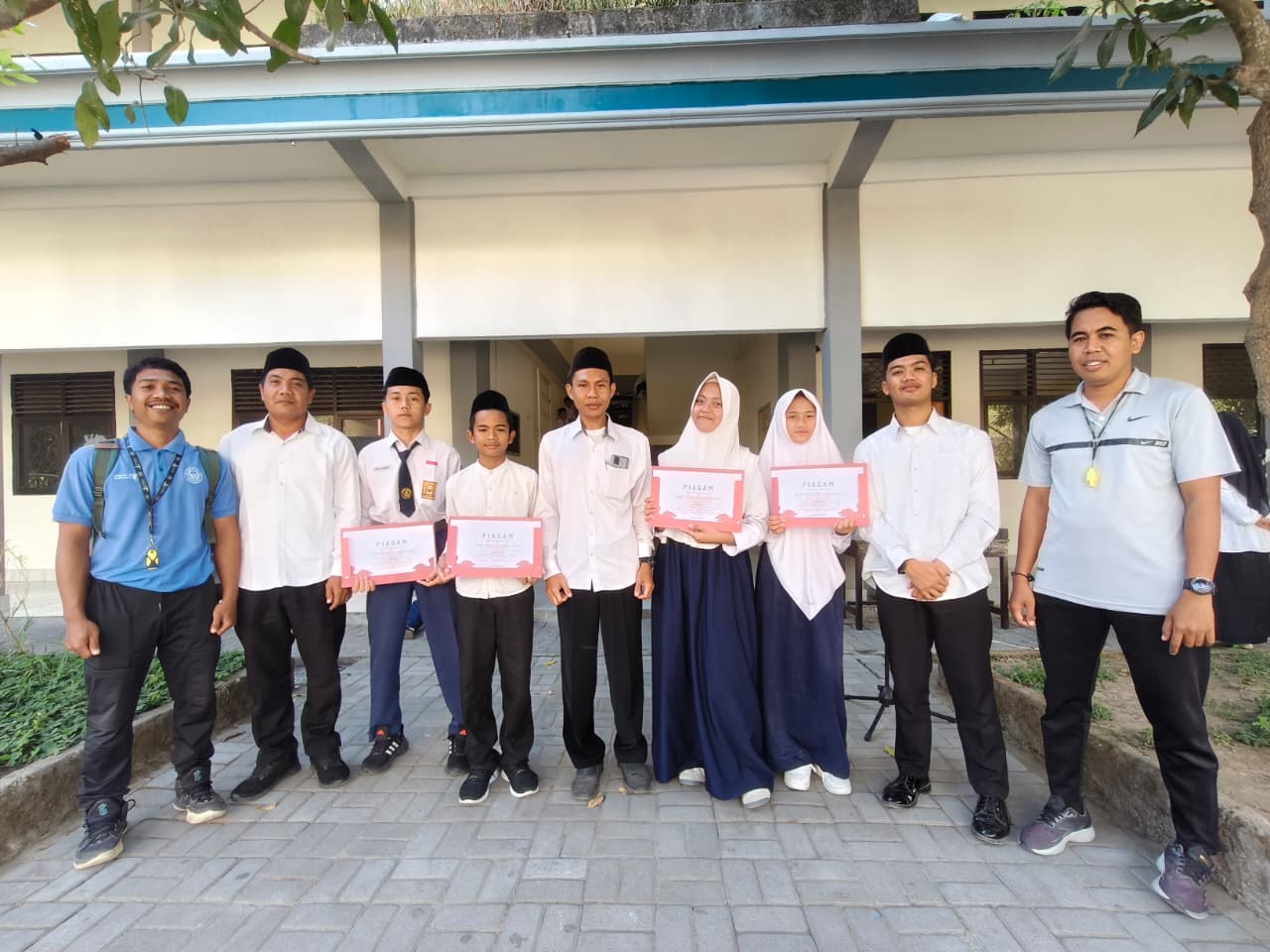 4 Regu SMP IT GMC Raih juara Lomba Gerak Jalan